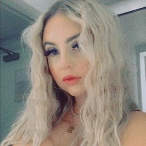 Meet your Posher, Abbey